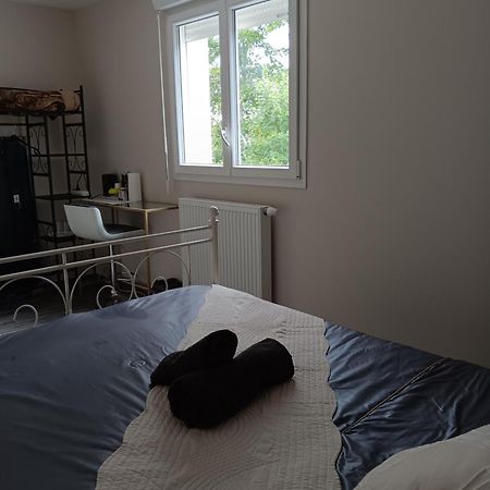 Chambre Privee Dans Une Maison Familiale Charmes  エクステリア 写真