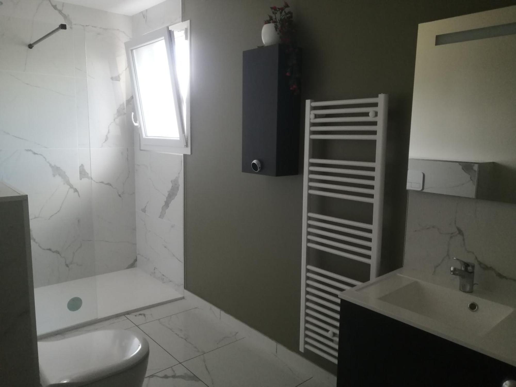 Chambre Privee Dans Une Maison Familiale Charmes  エクステリア 写真