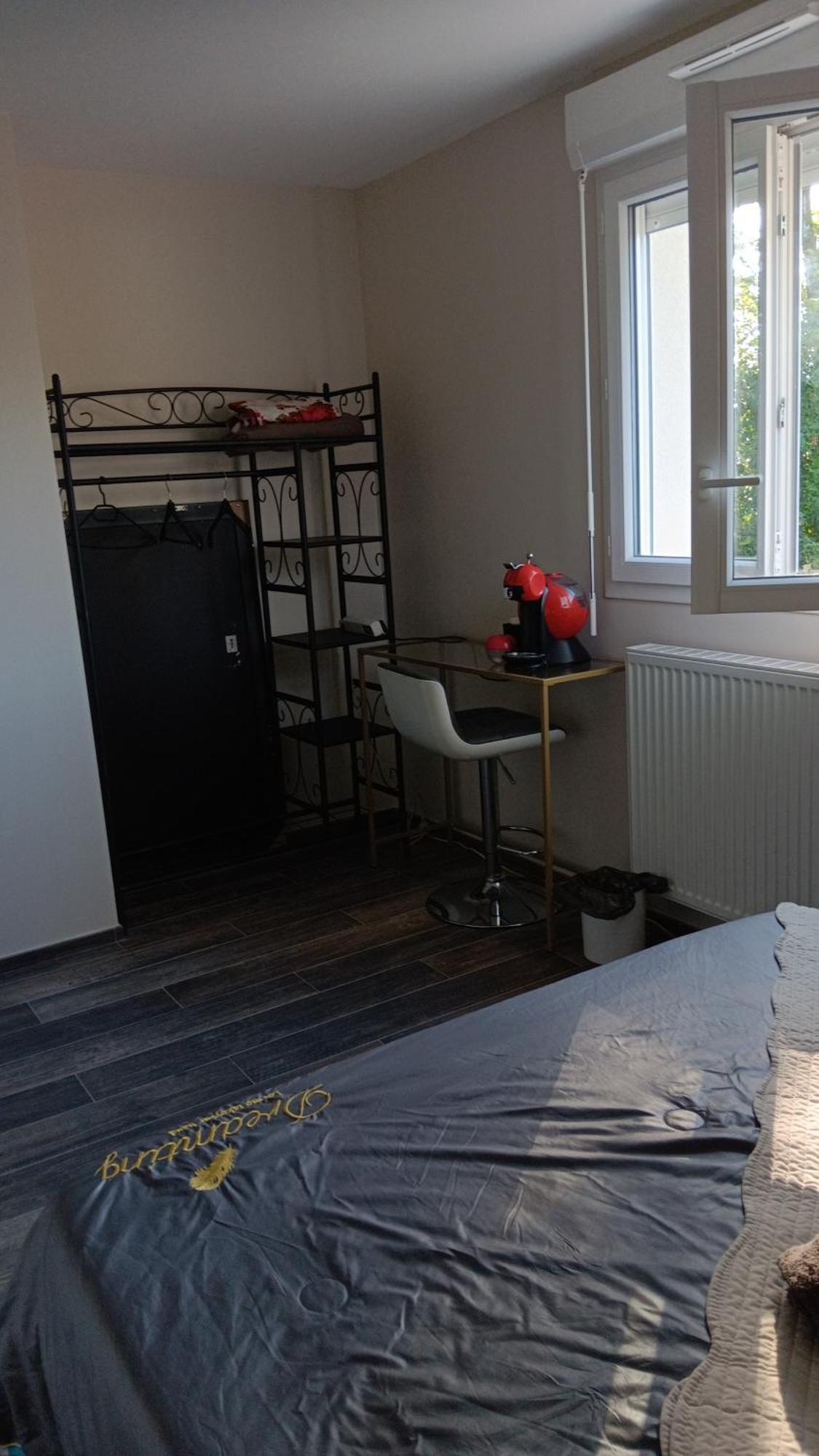 Chambre Privee Dans Une Maison Familiale Charmes  エクステリア 写真