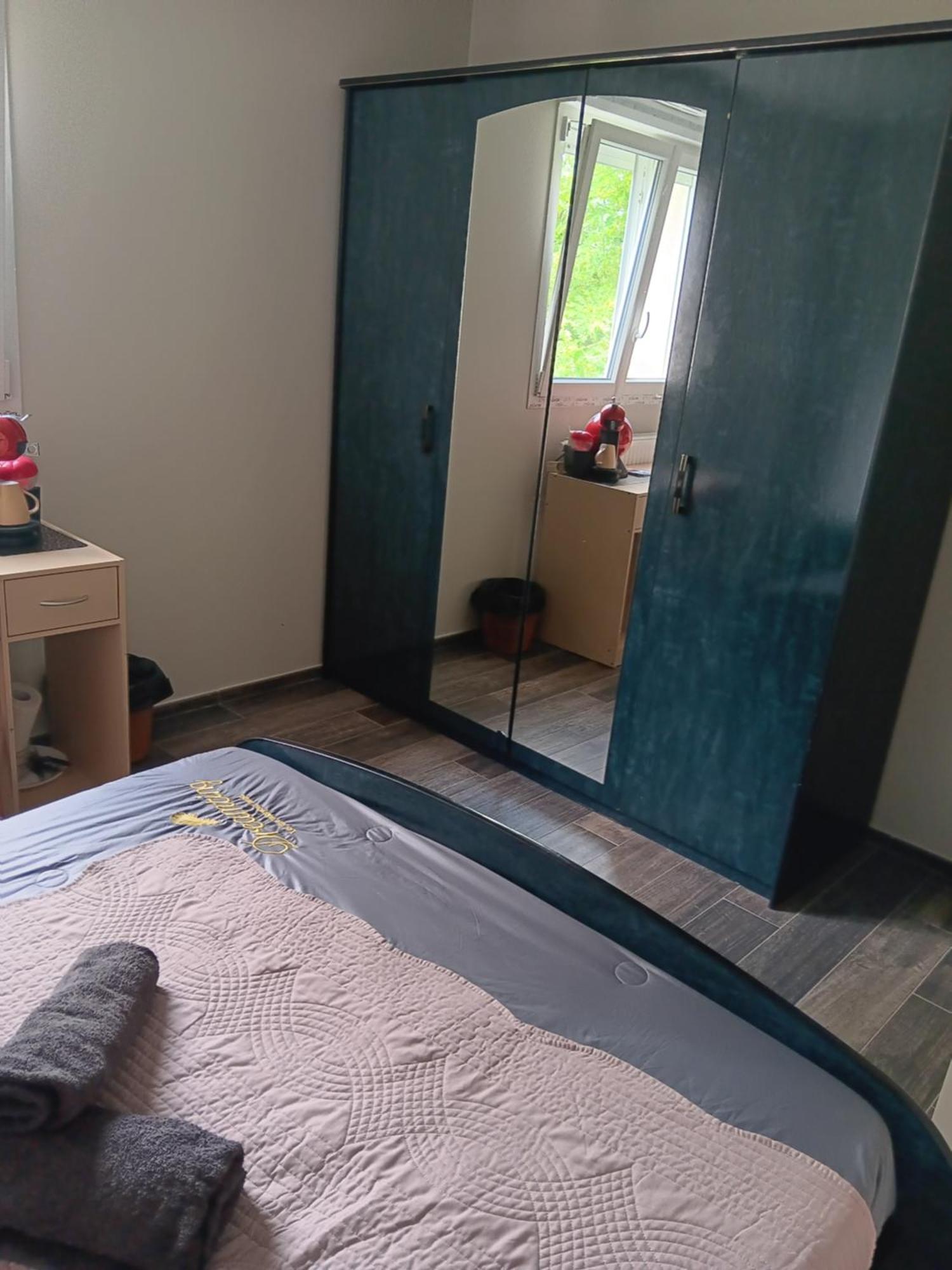 Chambre Privee Dans Une Maison Familiale Charmes  エクステリア 写真