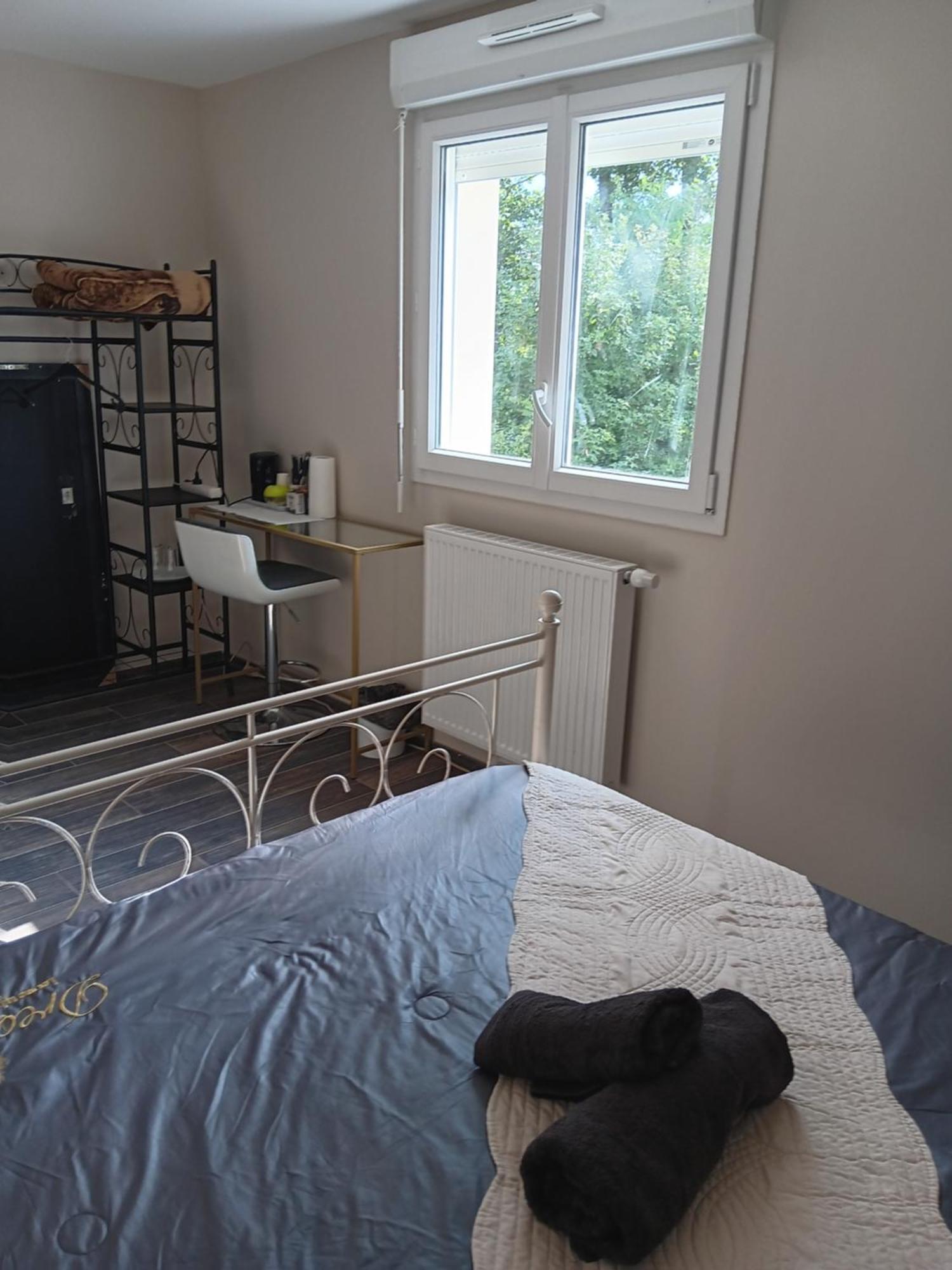 Chambre Privee Dans Une Maison Familiale Charmes  エクステリア 写真